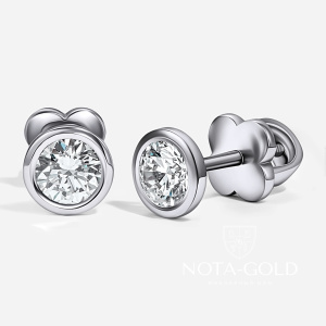 Серьги пусеты с завальцованным бриллиантом из белого золота (Вес 2,4 гр.)