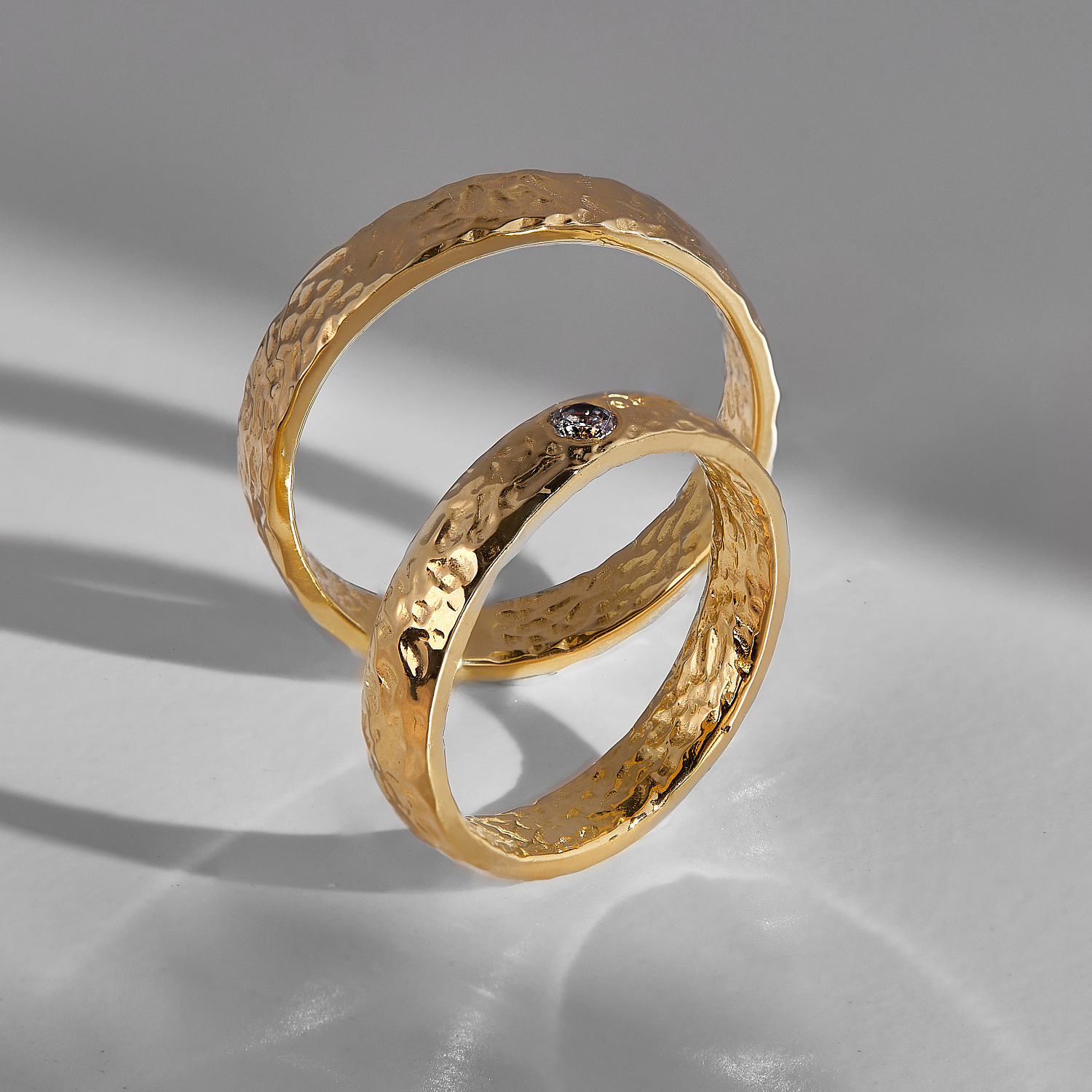 Коллекция эксклюзивных золотых обручальных колец с драгоценными камнями