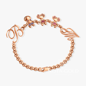 Браслет для мамы с буквами и детскими фигурками из красного золота с сапфирами и рубинами (Вес 21 гр.)