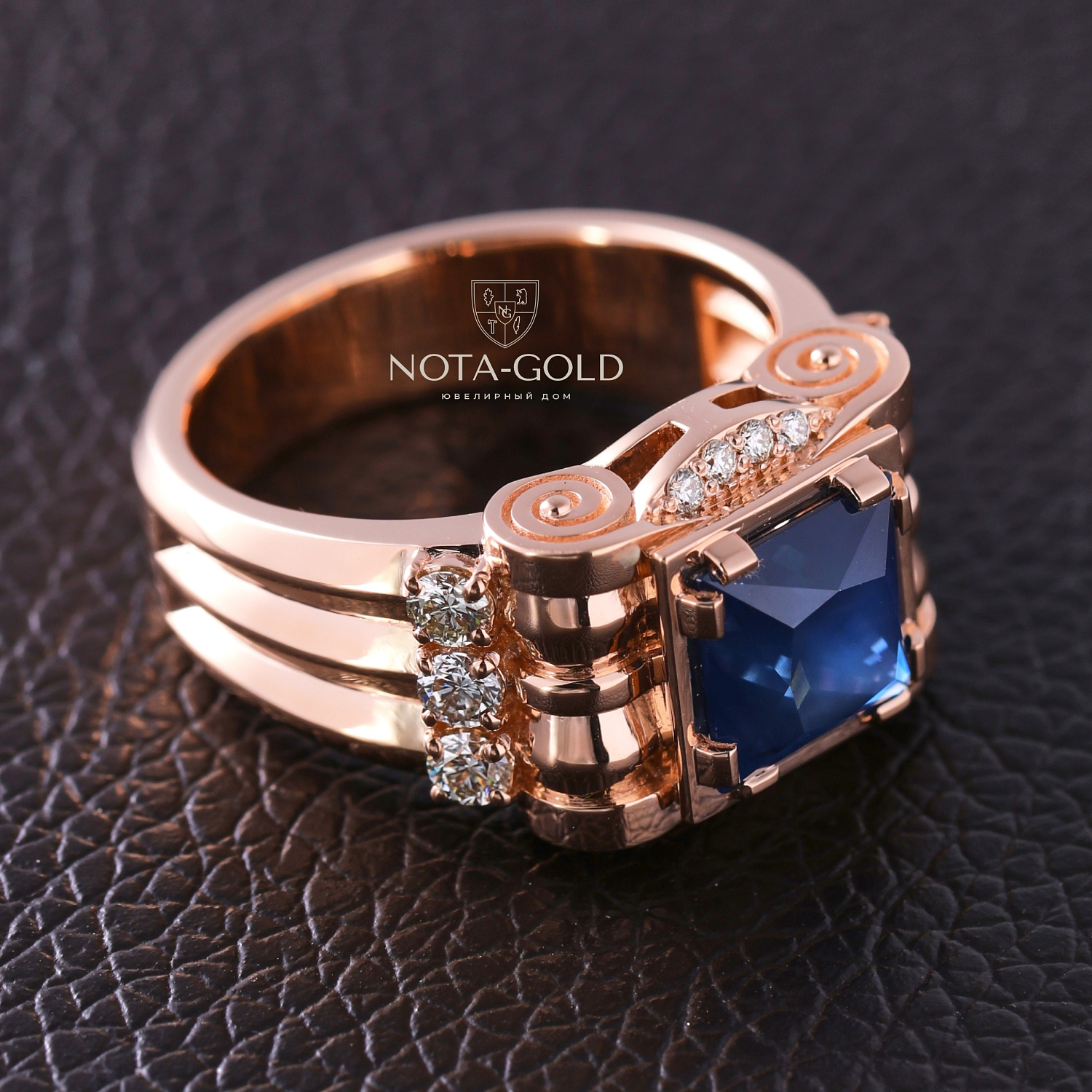 Кольцо с сапфиром и бриллиантами в розовом золоте