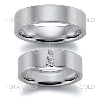 Широкие плоские платиновые обручальные кольца с тремя бриллиантами в женском кольце (Вес пары: 20 гр.)