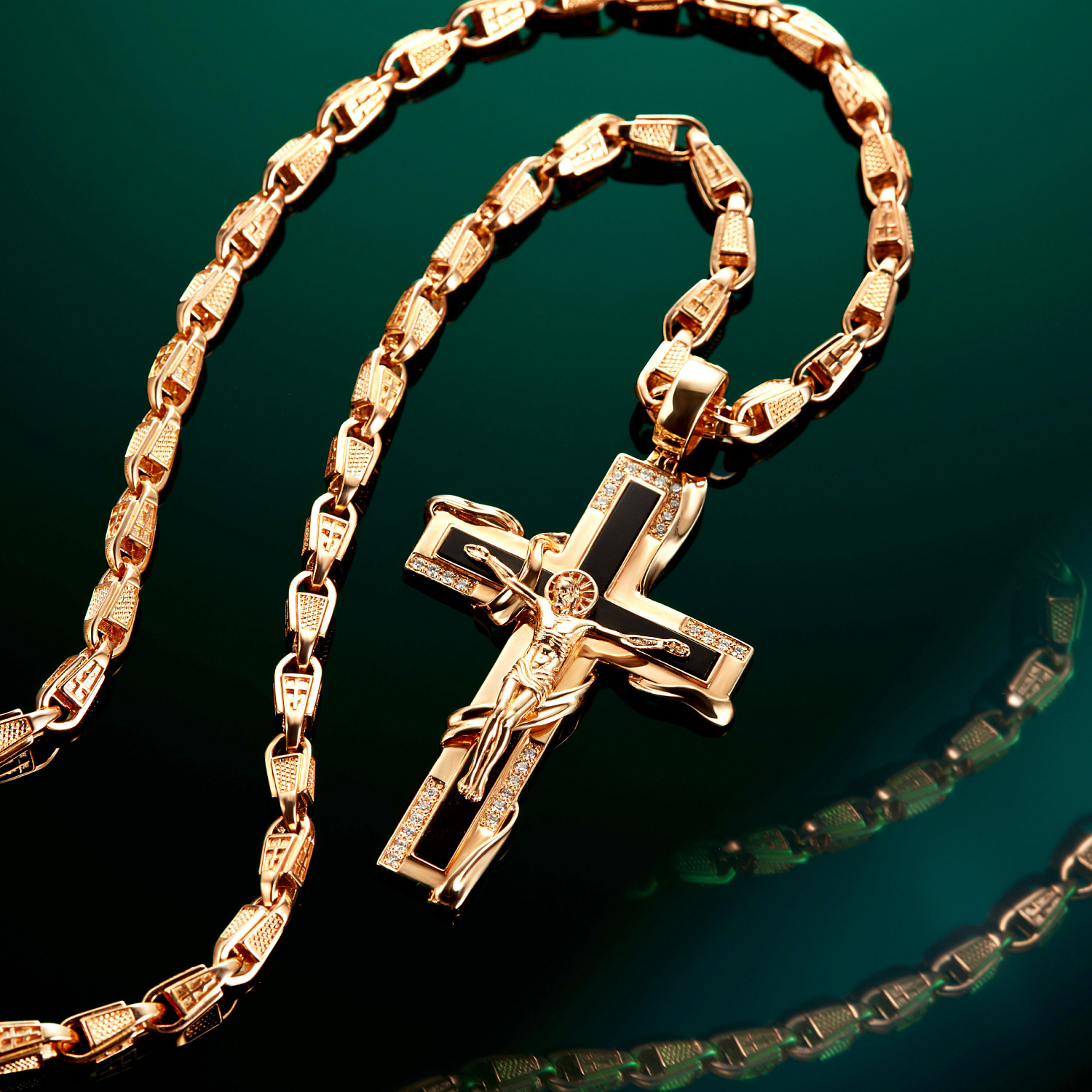 Мужская цепочка с крестиком из красного золота с бриллиантами и агатом