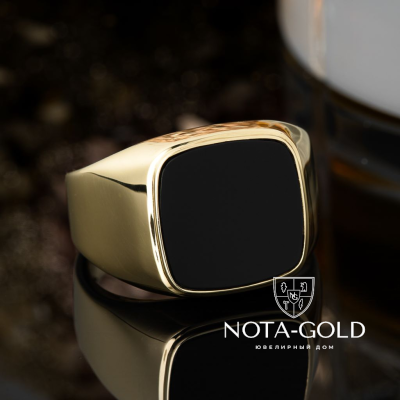 Мужское кольцо-печатка из жёлтого золота с чёрным ониксом (Вес: 11,5 гр.)