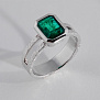 Мужское кольцо из белого золота с чернением, изумрудом и оберегом (Вес: 11 гр.)
