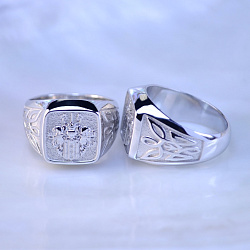 Золотое мужское кольцо-печатка из белого золота с личным гербом и гравировкой (Вес: 17,5 гр.)