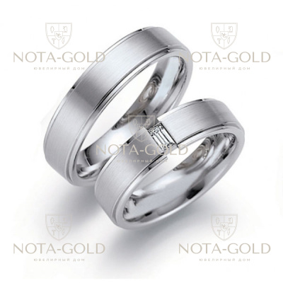 Плоские платиновые обручальные кольца с бриллиантом прицесса в женском кольце (Вес пары: 18 гр.)