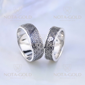 Обручальные кольца из белого золота с узором и бриллиантом (Вес пары: 15 гр.)