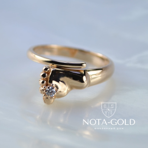 Легковесное золотое кольцо с детской ножкой красное золото 585 с фианитом (Вес: 3,5 гр.)