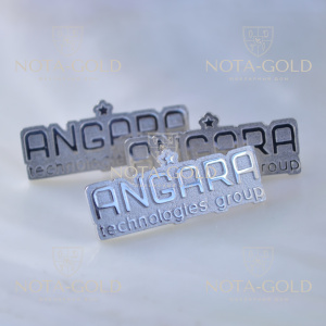 Золотые нагрудные значки из белого золота с логотипом компании (Вес 3 гр.)