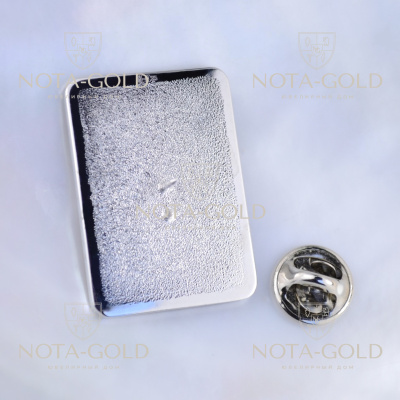 Значок из белого золота с эмалью и бриллиантами к юбилею турнира на Кубок председателя правления ПАО