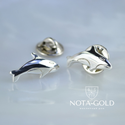 Фирменные значки с логотипом компании из серебра (вес 2,5 гр.)