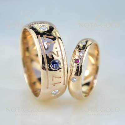Обручальные кольца из красного золота с гравировкой даты свадьбы, бриллиантами, рубином и сафиром (Вес пары: 13 гр.)