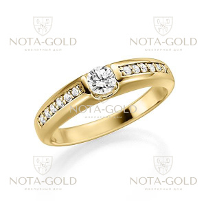 Женское кольцо из жёлтого золота с одним крупным и двенадцатью маленькими бриллиантами 0,26 карат (Вес: 3 гр.)