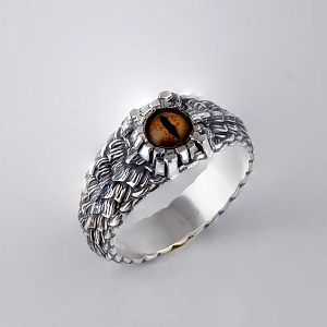 Перстень из платины с камнем Глаз Дракона (Вес 11,8 гр.)