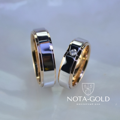 Свадебные кольца двух цветов сплавные в форме шайбы с фаской и бриллиантом (Вес пары: 20 гр.)