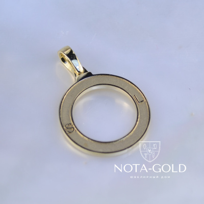 Золотой кулон в виде круга с инициалами и личной гравировкой (Вес: 2,5 гр.)