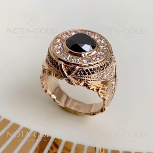 Золотая печатка-перстень с большим чёрным бриллиантом и россыпью бриллиантов вокруг (Вес: 27 гр.)