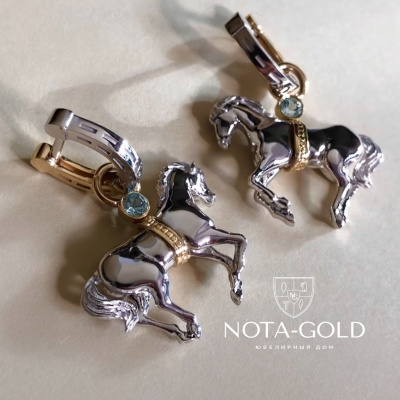 Золотые серьги подковы со съёмными подвесками лошадками (Вес пары 16 гр.)