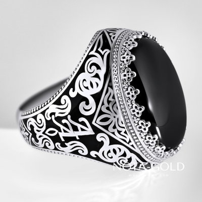 Эксклюзивный именной мужской перстень с крупным звездчатым сапфиром, эмалью и инициалами (Вес: 24 гр.)