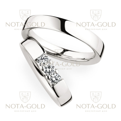 Узкие глянцевые платиновые обручальные кольца с тремя бриллиантами в женском кольце (Вес пары: 17 гр.)