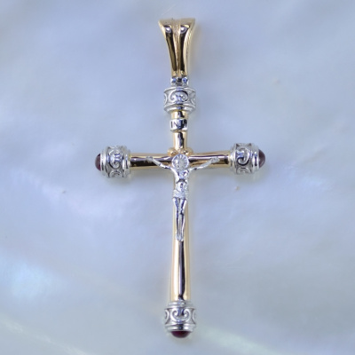 Изящный православный крест из золота с рубинами и орнаментом (Вес 6 гр.)