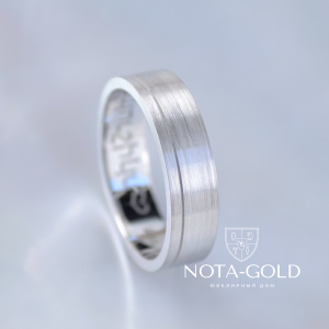 Матовое мужское золотое кольцо из белого золота с гравировкой в подарок супругу (Вес: 6 гр.)