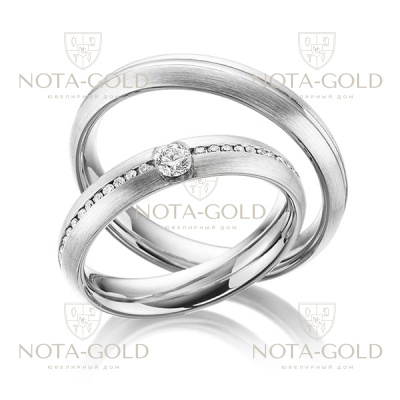 Узкие матовые платиновые обручальные кольца с одним крупным и многочисленными бриллиантами в женском кольце (Вес пары: 16 гр.)