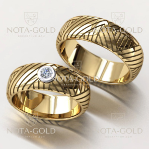 Обручальные кольца Проекция из жёлтого золота с бриллиантом и линиями (Вес пары 16,5 гр.)