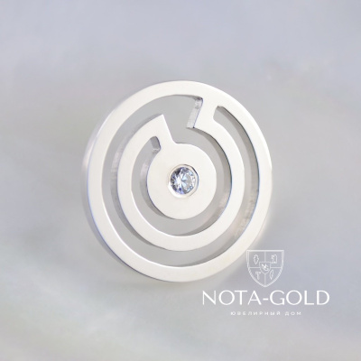 Нагрудный золотой значок из белого золота в виде логотипа компании с бриллиантом
