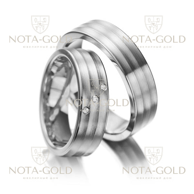 Широкие матовые платиновые обручальные кольца с тремя бриллиантами в женском кольце (Вес пары: 19 гр.)