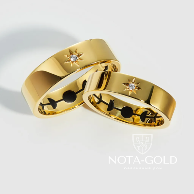 Обручальные кольца с гравировкой фаз Луны из желтого золота с бриллиантами (Вес пары 11,8 гр.)