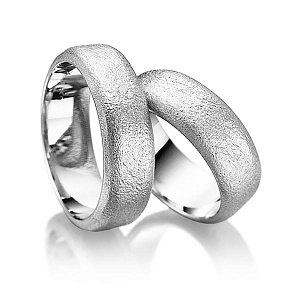 Широкие плоские платиновые обручальные кольца с шероховатой литьевой поверхностью (Вес пары: 20 гр.)