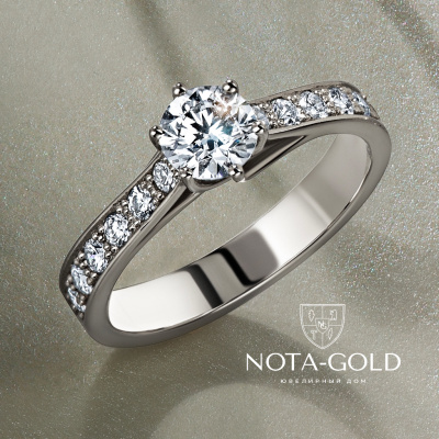 Кольцо из белого золота с бриллиантом 0,7ct и дорожкой бриллиантов (Вес 3,4 гр. )