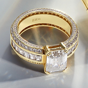 Широкое женское кольцо из желтого золота с выращенными бриллиантами (Вес 10,4 гр.)