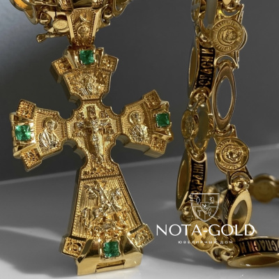 Раскрывающейся крест-мощевик из золота с изумрудами и ликами святых (Вес: 52 гр.)