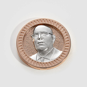 Медаль монета из красного и белого золота с портретом (Вес 27,9 гр.)