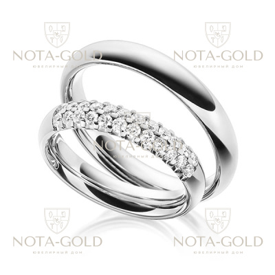 Классические глянцевые платиновые обручальные кольца бублики с двумя дорожками бриллиантов в женском кольце (Вес пары: 18 гр.)