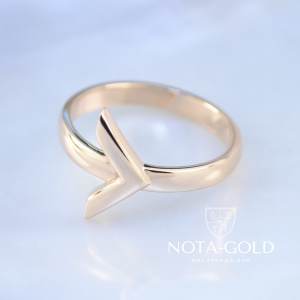 Золотое женское кольцо со стрелой из красного золота на заказ (Вес: 3,5 гр.)