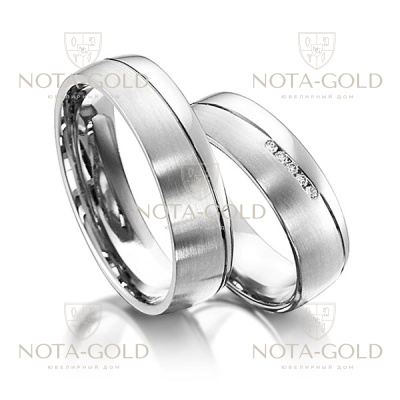 Шероховатые платиновые обручальные кольца с косой канавкой и бриллиантами в женском кольце (Вес пары: 18 гр.)