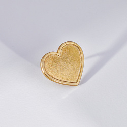 Нагрудный значок с логотипом в виде сердца из металла с цветной эмалью и гальваническим покрытием