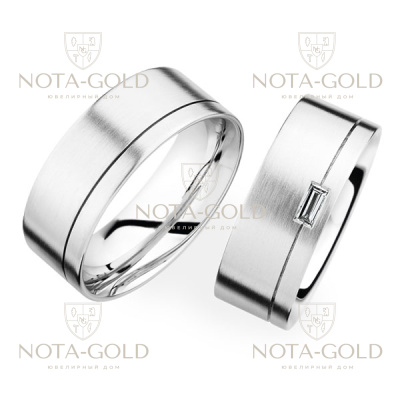 Широкие плоские матовые платиновые обручальные кольца с узкой канавкой и прямоугольным бриллиантом в женском кольце (Вес пары: 21 гр.)