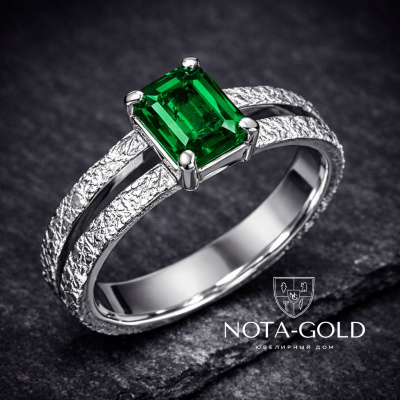 Мужское кольцо - перстень из платины с изумрудом октагон 1 карат (Вес 9 гр.)