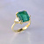 Женское золотое кольцо с натуральным изумрудом и бриллиантами (Вес: 3,5 гр.)