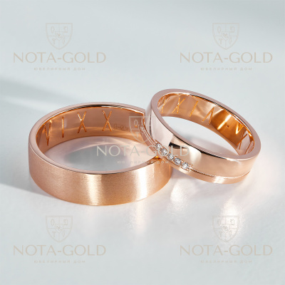 Обручальные кольца из красного золота с бриллиантами, гравировкой в сочетании глянцевой и шероховатой поверхностей (Вес пары: 12 гр.)