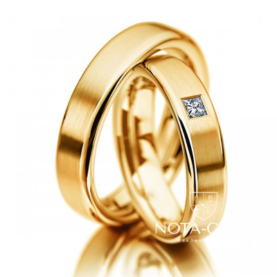 Матовые обручальные кольца с бриллиантом принцесса на заказ (Вес пары: 10 гр.)