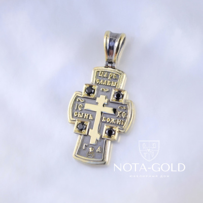 Нательный крестик Царь Славы из жёлтого золота с камнями и молитвой Честному Кресту (Вес: 5 гр.)