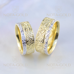 Обручальные кольца из разного золота с рубленой матовой текстурой и гравировкой (Вес пары: 21 гр.)