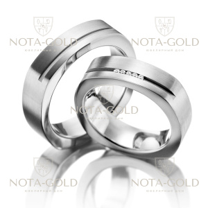 Массивные четырёхгранные платиновые обручальные кольца с бриллиантами в женском кольце (Вес пары: 24 гр.)