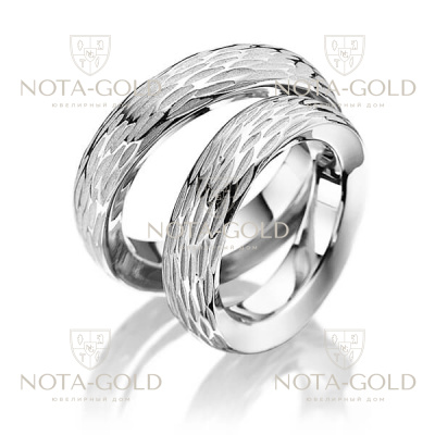 Высокие платиновые обручальные кольца с засечками на внешней поверхностью (Вес пары: 17 гр.)