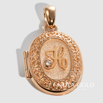 Открывающийся медальон с инициалами Н и ДА из красного золота с бриллиантами (Вес 8,8 гр.)